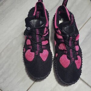 Ladies Black and Pink Ball Tight Water Shoes Size 10 By Wilcor